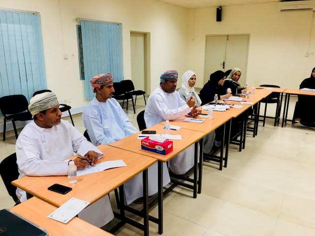 الجهوري يترأس اجتماع المشرفين الإداريين بمكتب إشراف السيب 